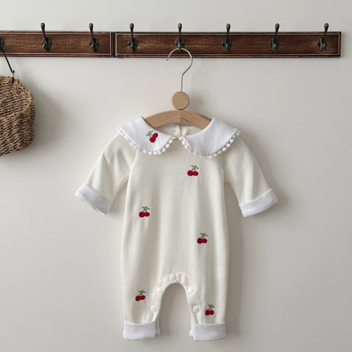 スイートチェリー刺繍ベビーロンパース春秋ピーターパン襟長袖柔 - Baby Nursery Embroidery のレビューと価格